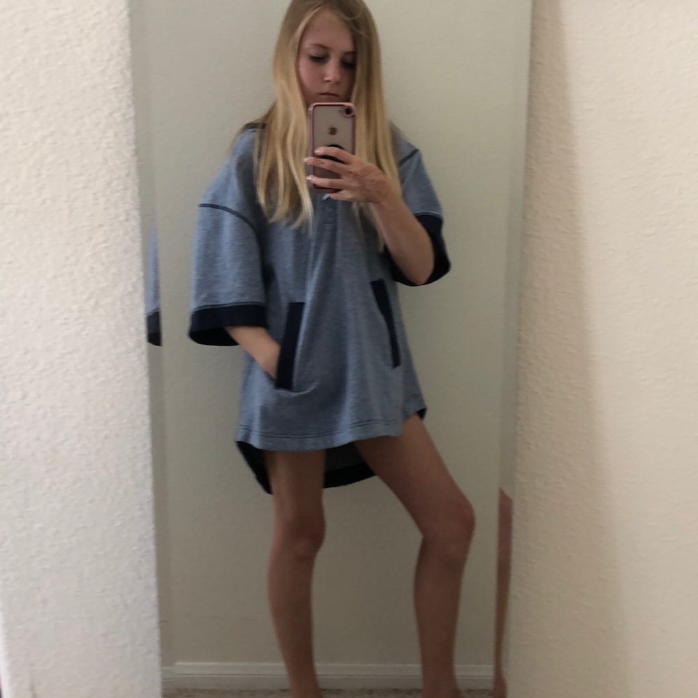 grey/blue pullover shirt
